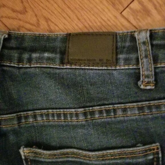 29 X 30 slim straight jeans - Picture 3 of 7